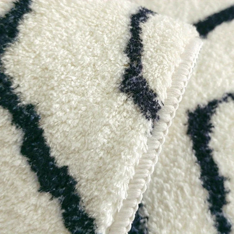 Navak Carpet Exclusive Picks Black And White Heart-Shaped Long Rug, Fluffy And Soft Home Decor Bedside Rug For Bedroom, Hallway And Corridor Floor Mat