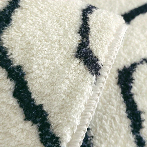 Navak Carpet Exclusive Picks Black And White Heart-Shaped Long Rug, Fluffy And Soft Home Decor Bedside Rug For Bedroom, Hallway And Corridor Floor Mat